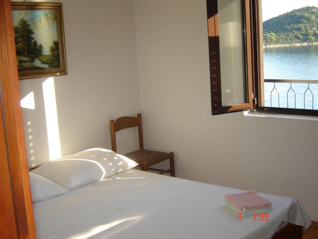 Apartments "Villa Mungos" Sobra Pokoj fotografie